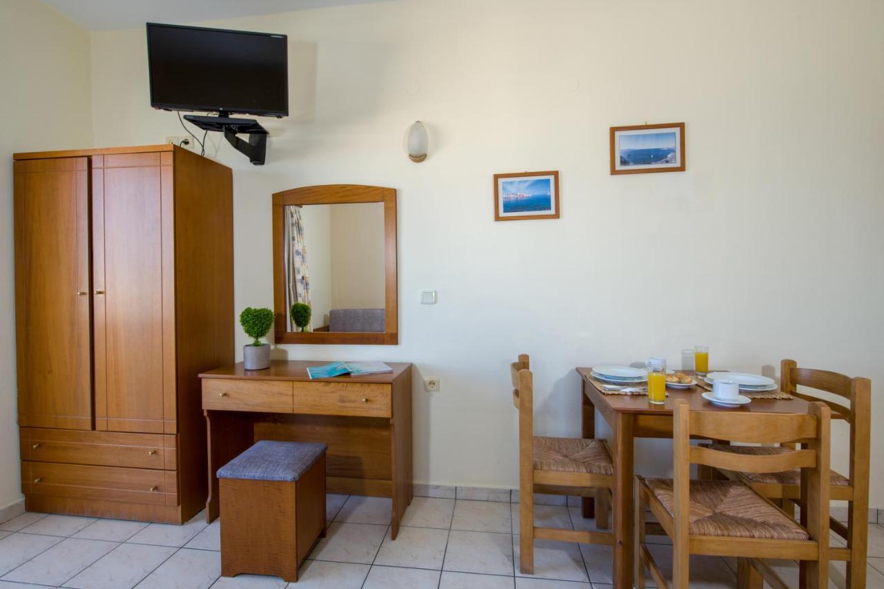Dias Hotel Apartments Agia Marina Exterior foto